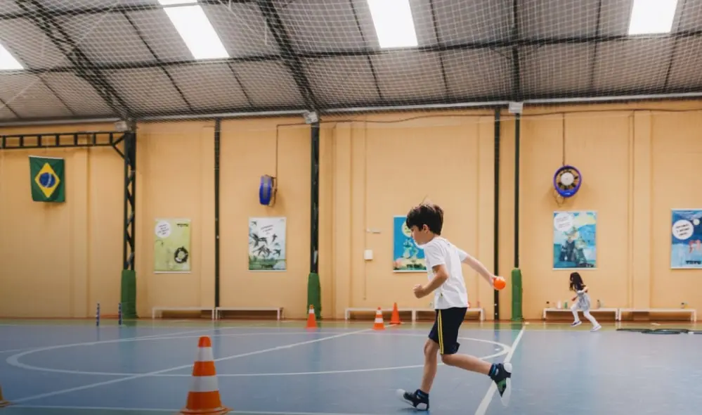 Quadra poliesportiva coberta